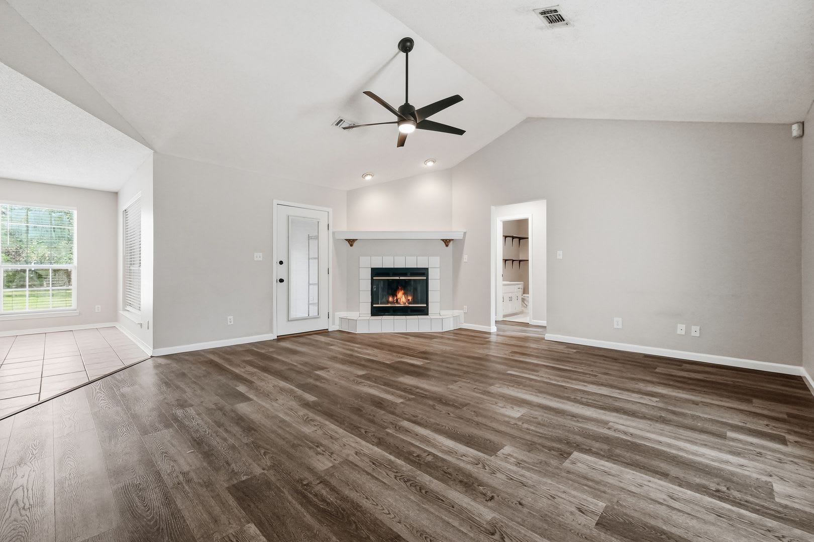 Spacious 3BR/2BA Home Near the Bay with Huge Fenced Backyard! – photo 5
