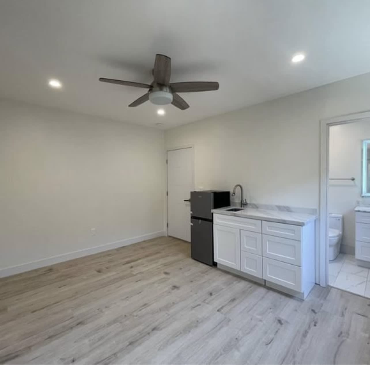 7746 Encino Avenue – photo 5