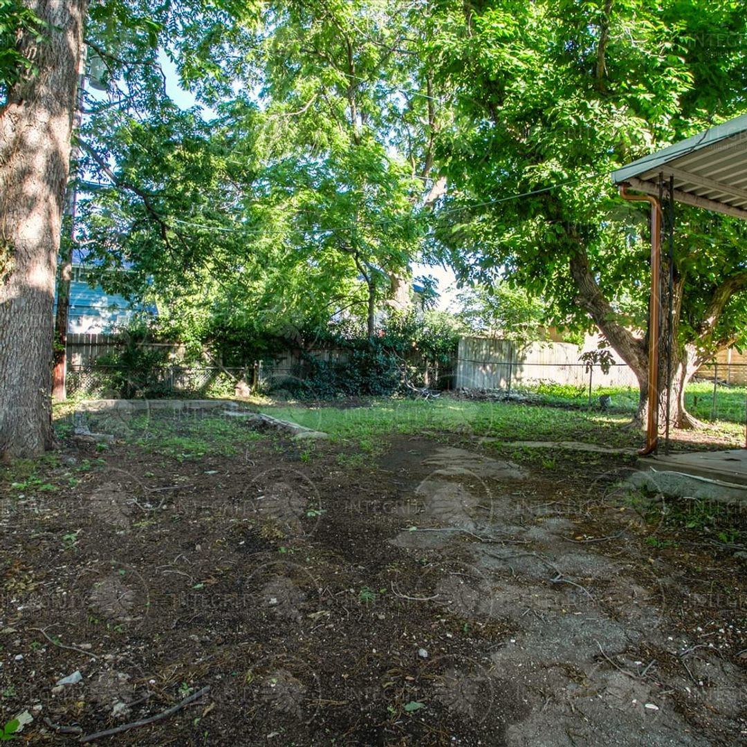 Move Fast On This One Apply Within 24 Hours Of Your Showing And Lock In 250 Off Your Monthly Rent For The Entire 12 Month Term – photo 2