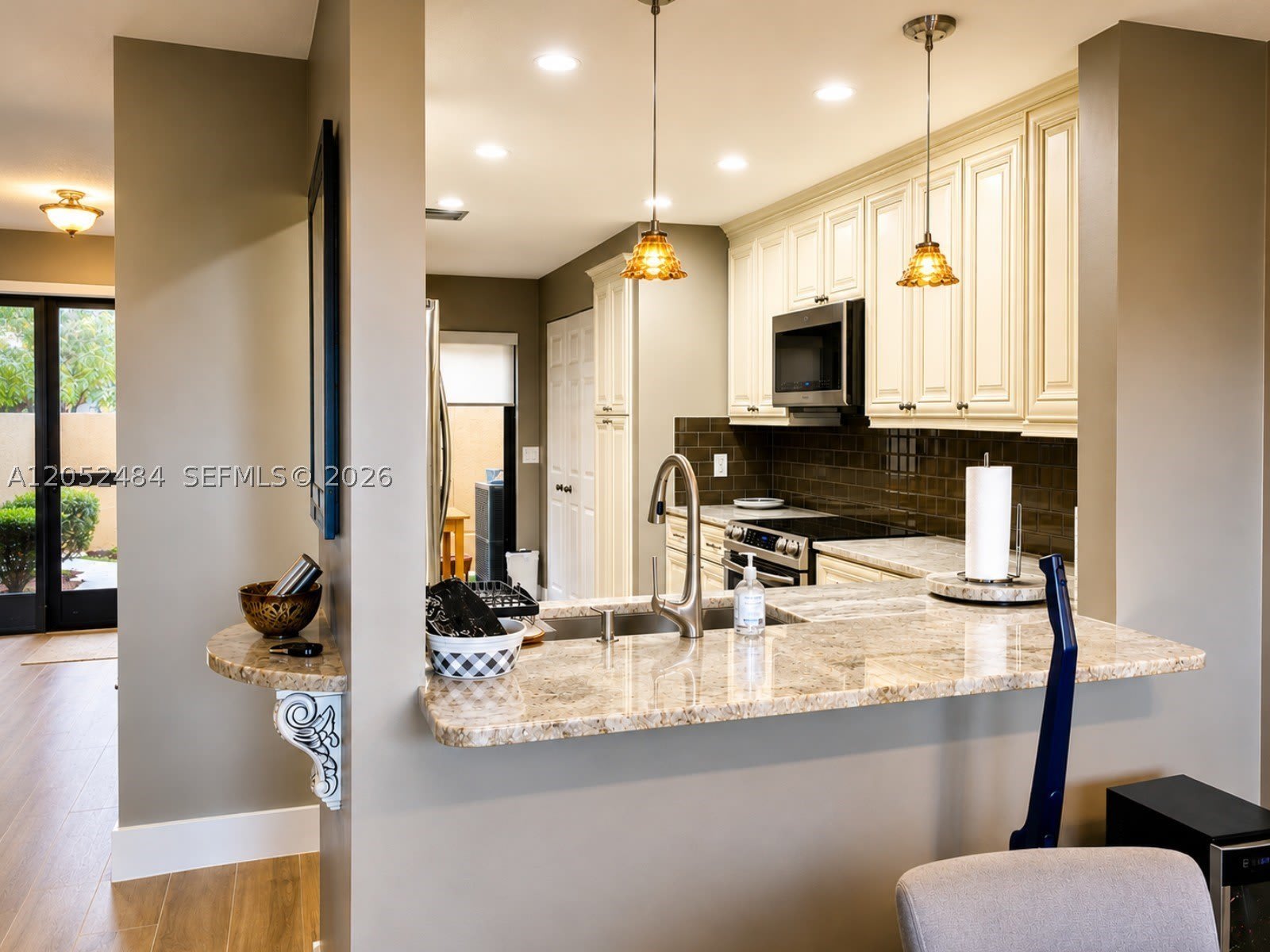 437 Prestwick Ln – photo 2