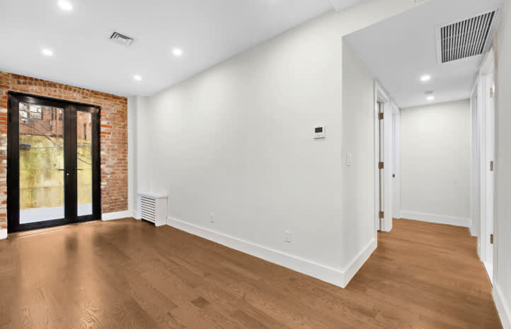 220 E 70th St – photo 1