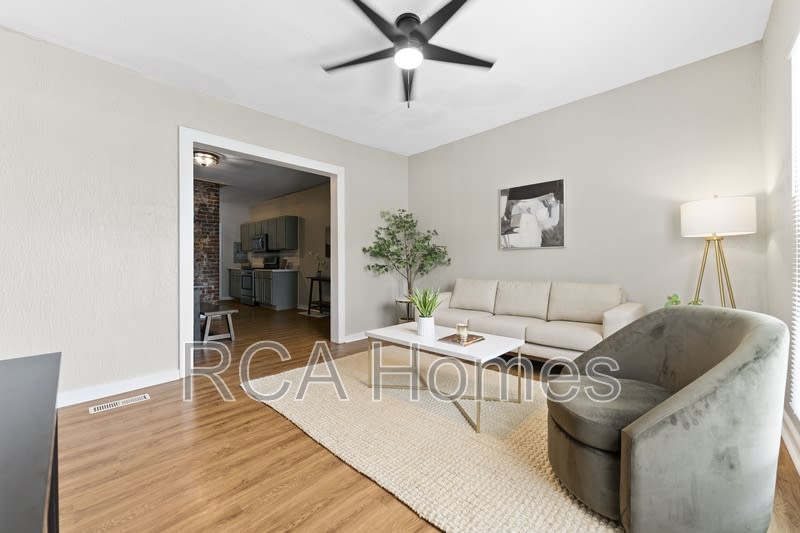 1441 East 11th Street – photo 2