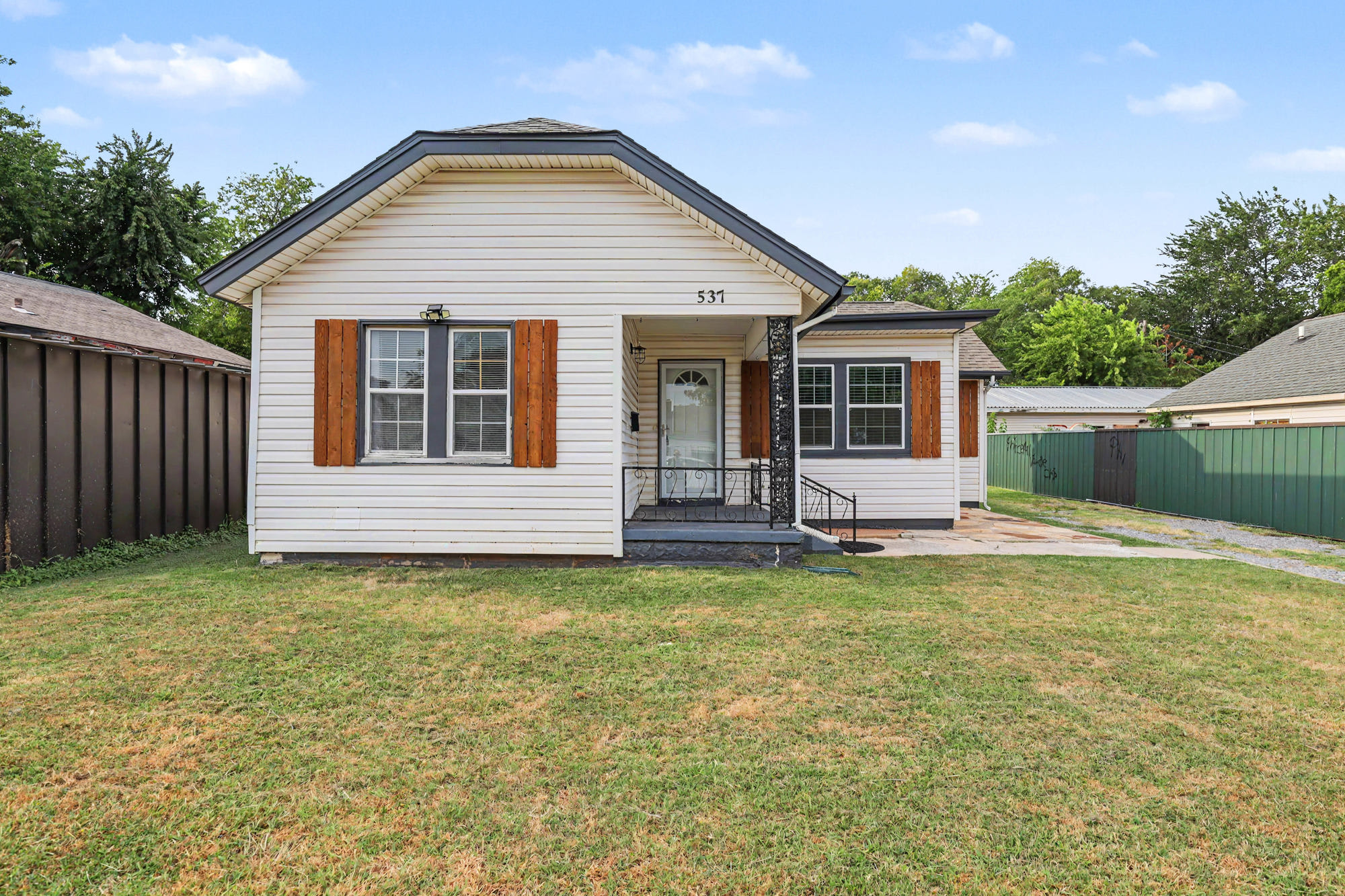 537 Southwest 45th Street – photo 1