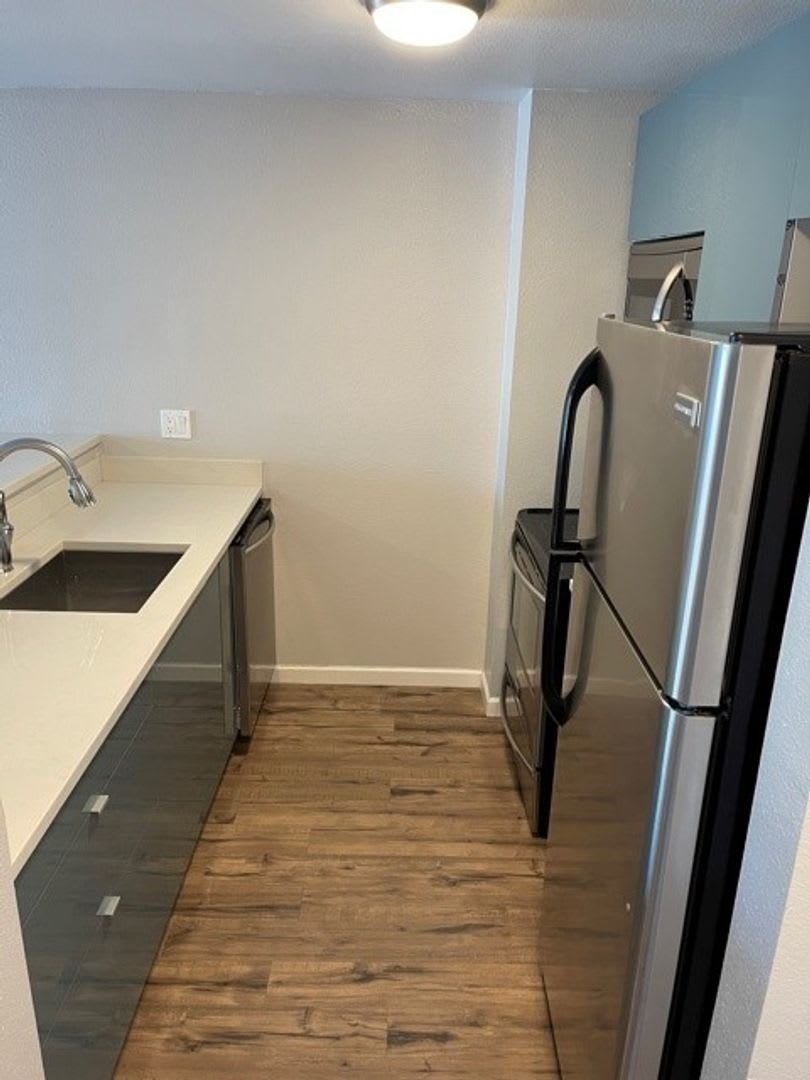 Live in the heart of Capitol Hill in this Completely remodeled studio with high end finishes! – photo 5