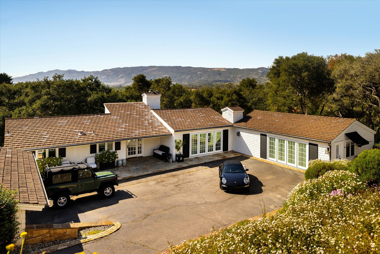 Elevated Ranch Living with Whimsical Elegance in Hope Ranch – photo 4