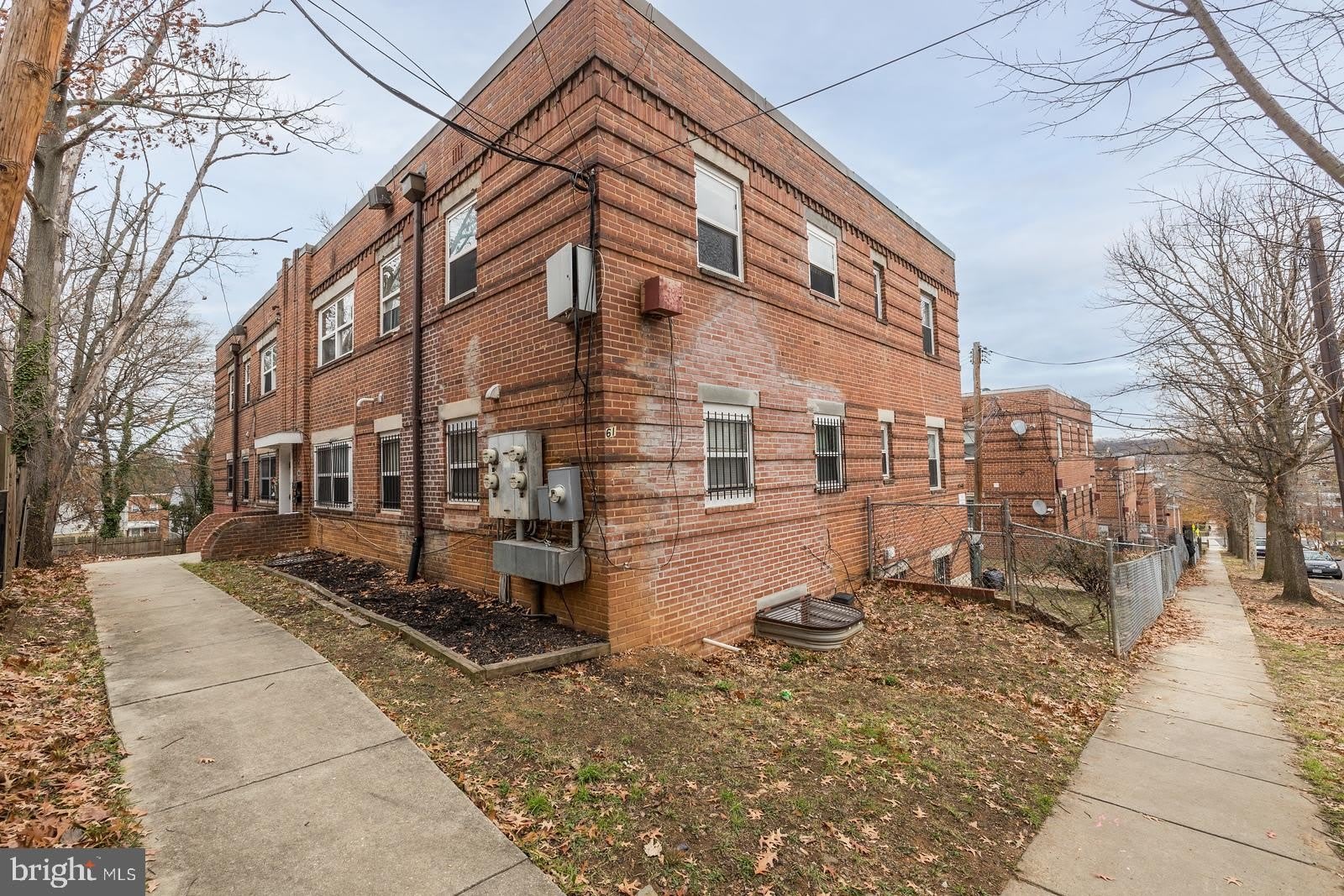 61 FORRESTER Street SW – photo 1
