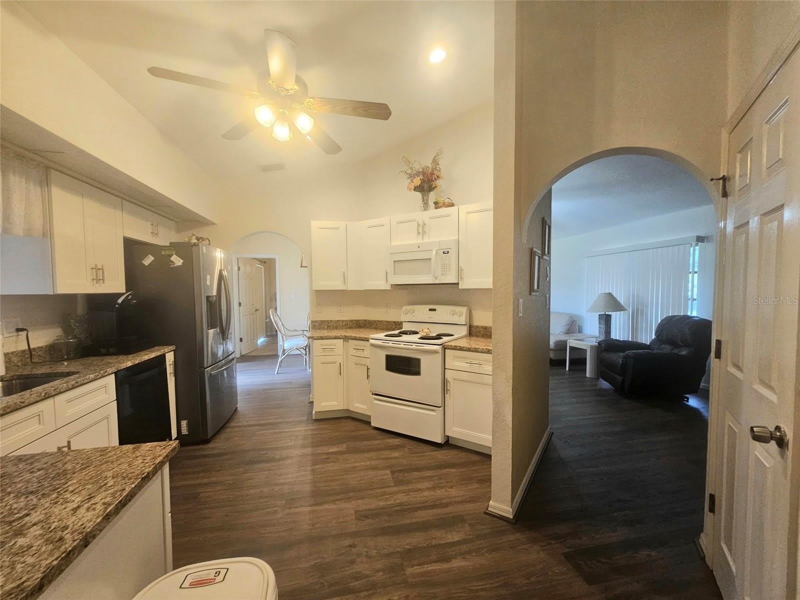 1011 TROPICAL Avenue NW – photo 5