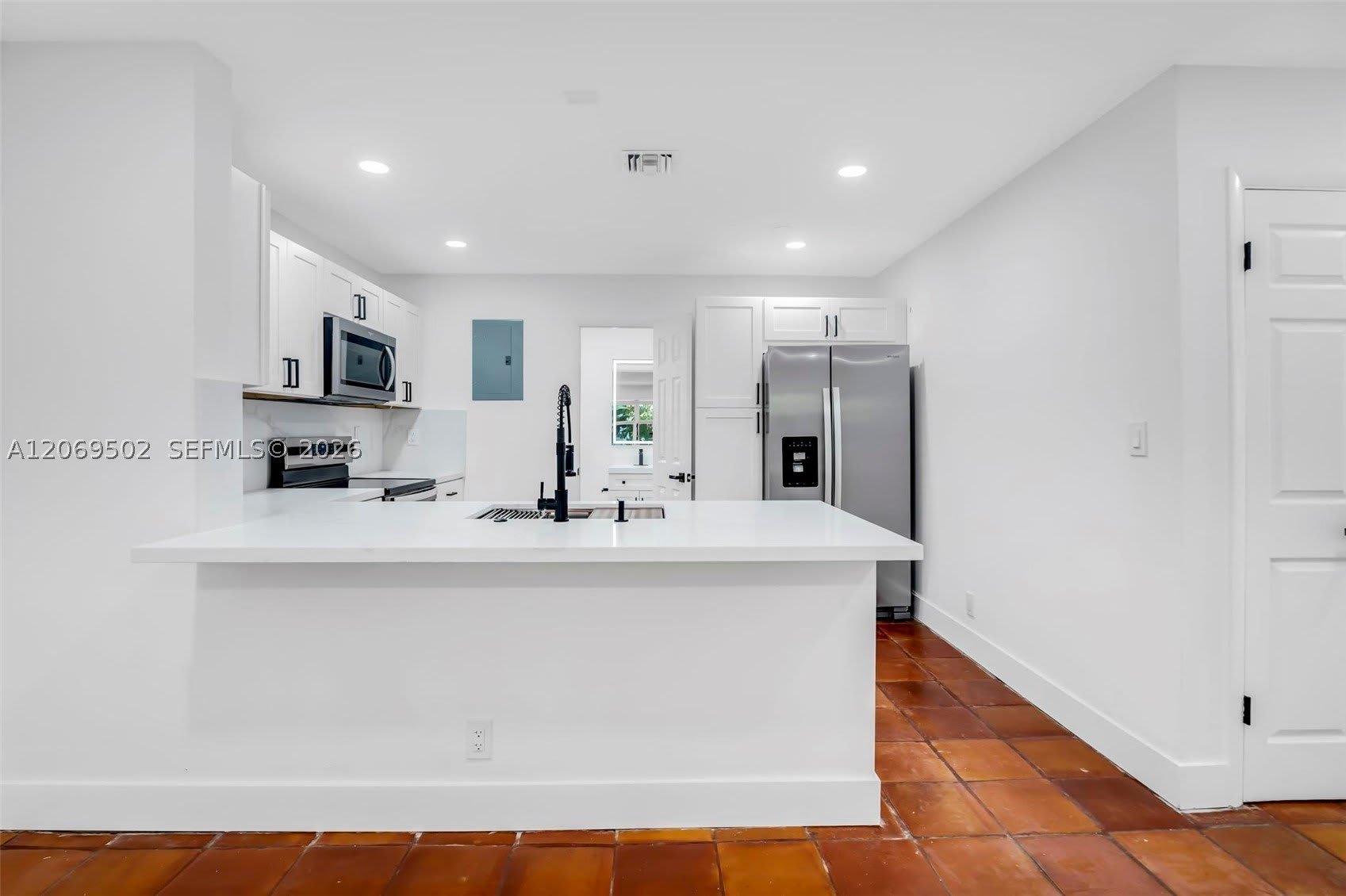 850 SW 12th Ct – photo 4
