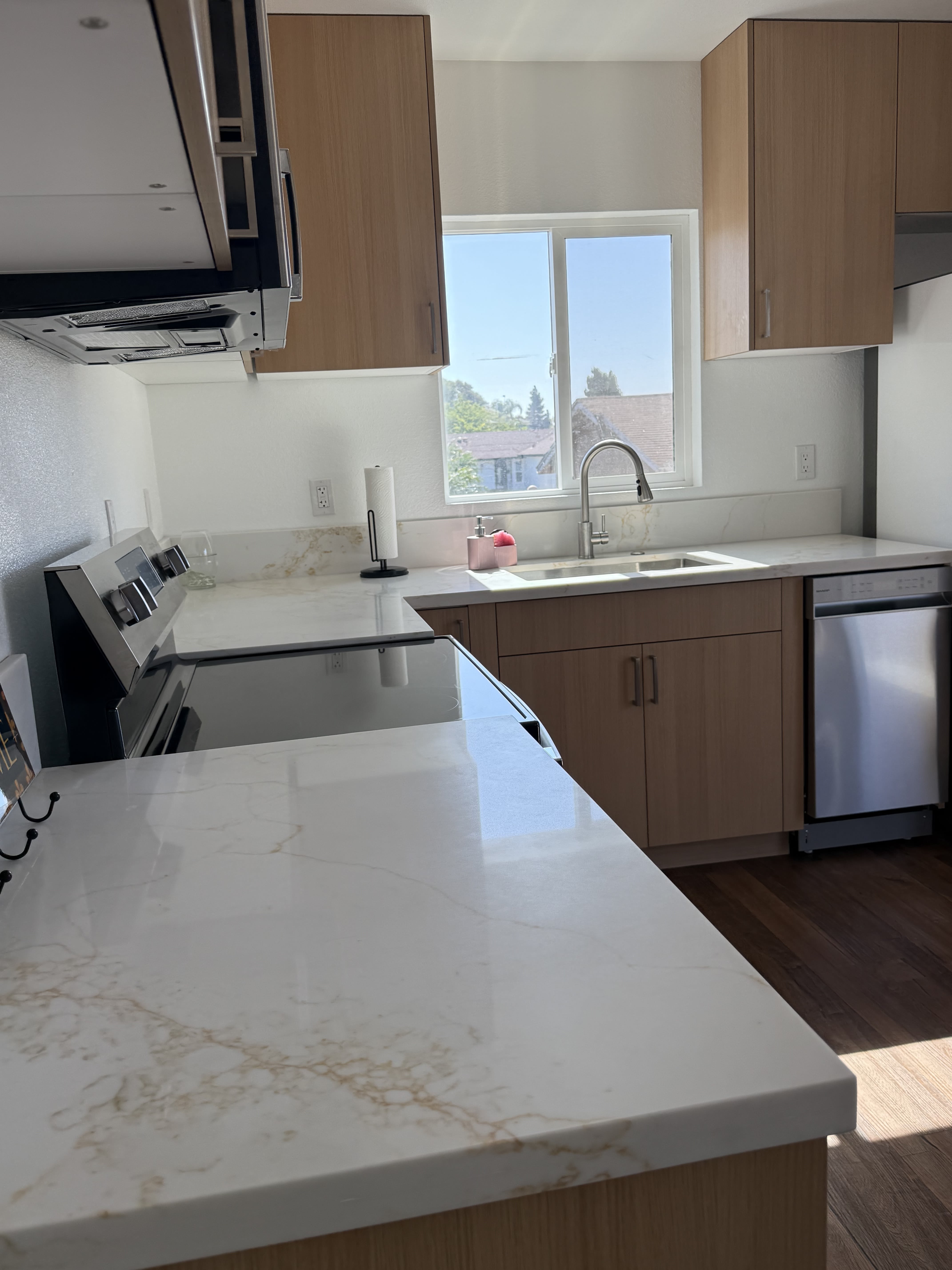 1527 Jasper Avenue – photo 3