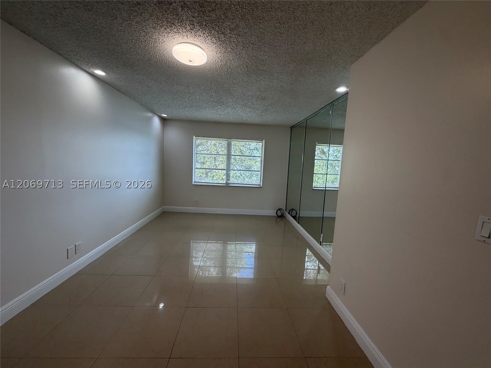 432 Lakeside Dr – photo 3