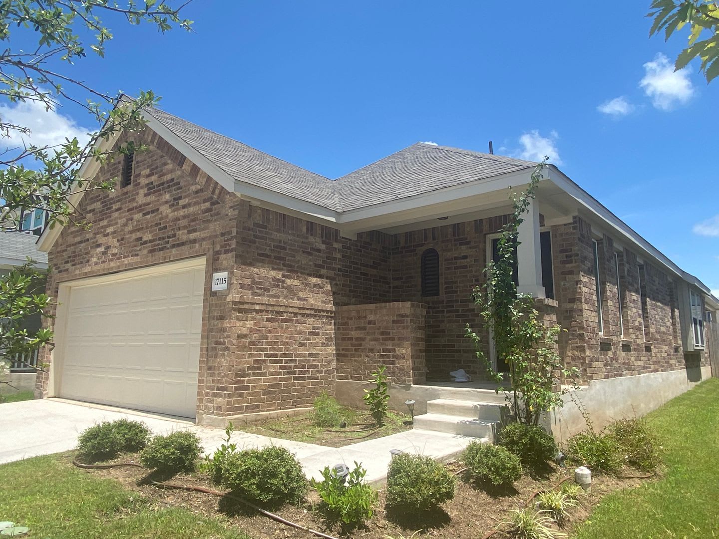 One story 3 bedrooms 2 bathrooms home for rent in Pflugerville Carmel Neighborhood – photo 4
