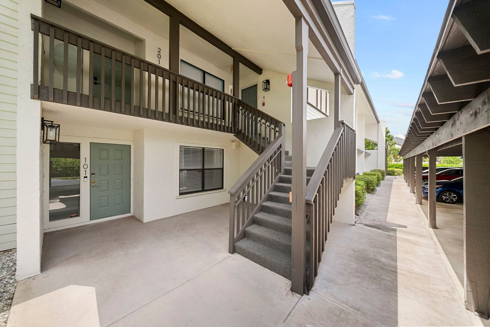 Fully renovated 3-bedroom, 2-bath condo in South Fort Myers – photo 2
