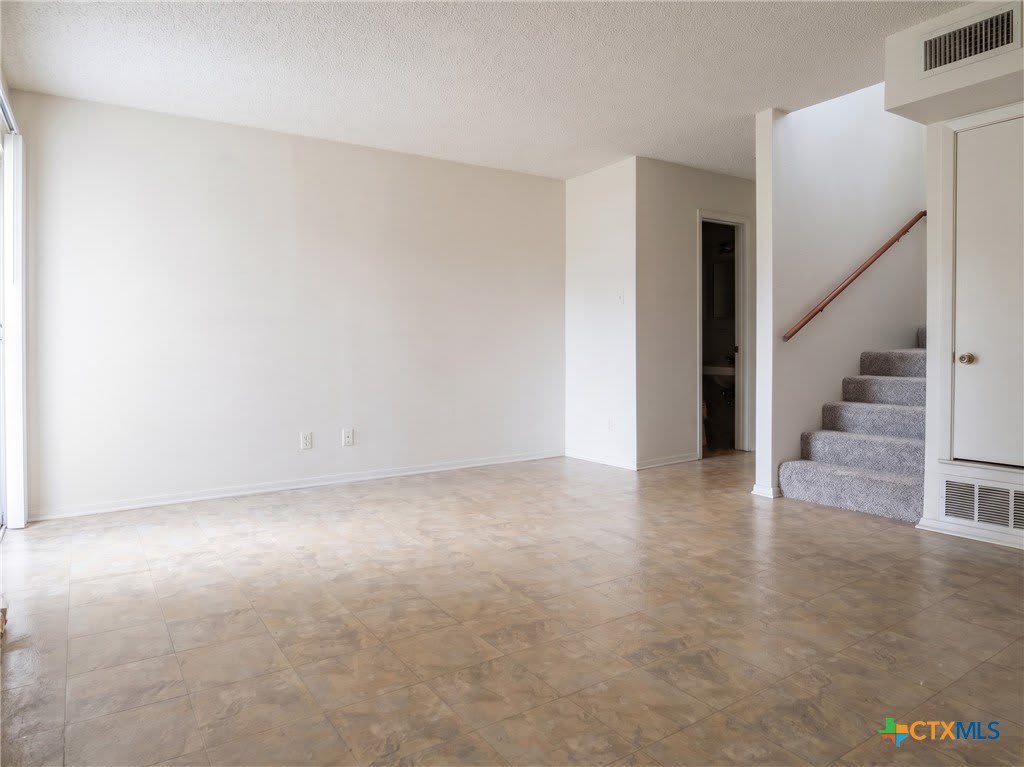 2210 Cascade Drive – photo 4
