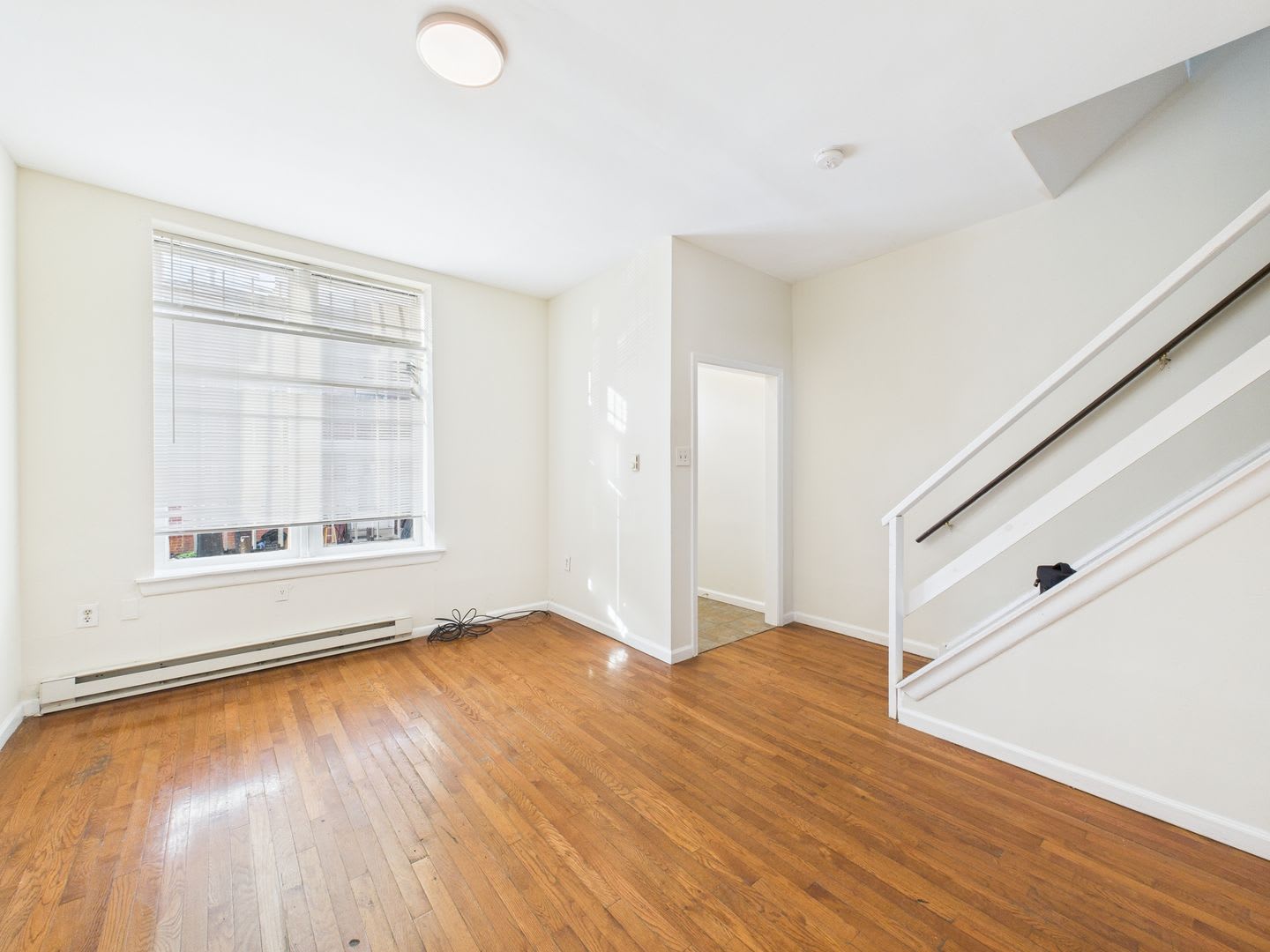 HUGE 3 BED 2 bath NEAR TEMPLE UNIVERSITY Available Now – photo 3