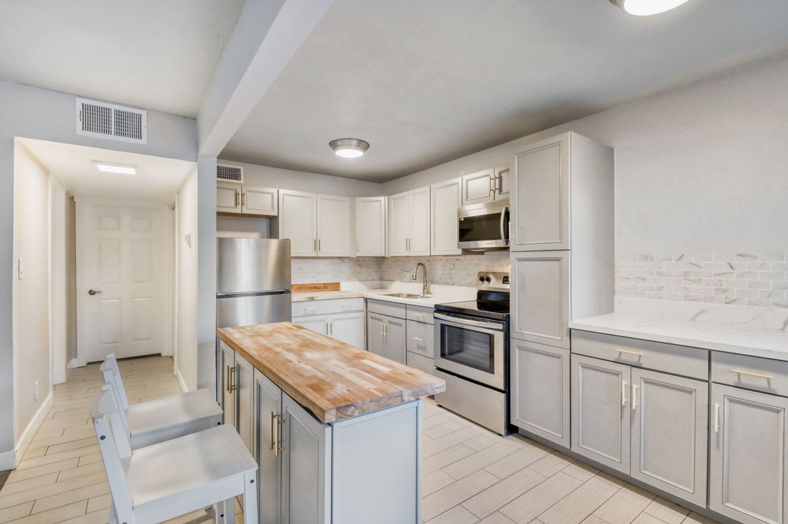 Move In Special First Month S Rent Is Free Upgraded 1 Bedroom Condo Near Freeway With Community Pool – photo 3