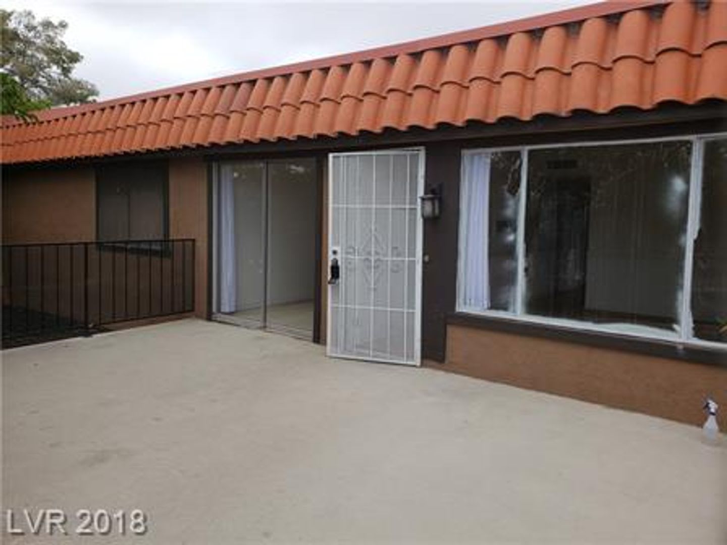 2nd Floor 3 bedroom Condo Near 95/Torrey Pines – photo 1