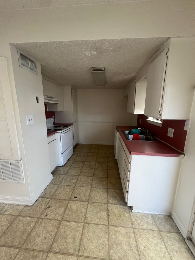 2 Bed/ 1.5 Bath Townhouse – photo 3