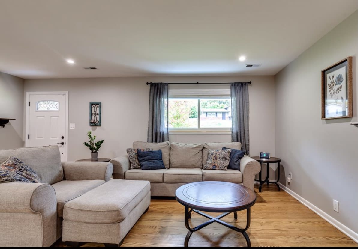 7532 Luscombe Drive – photo 3