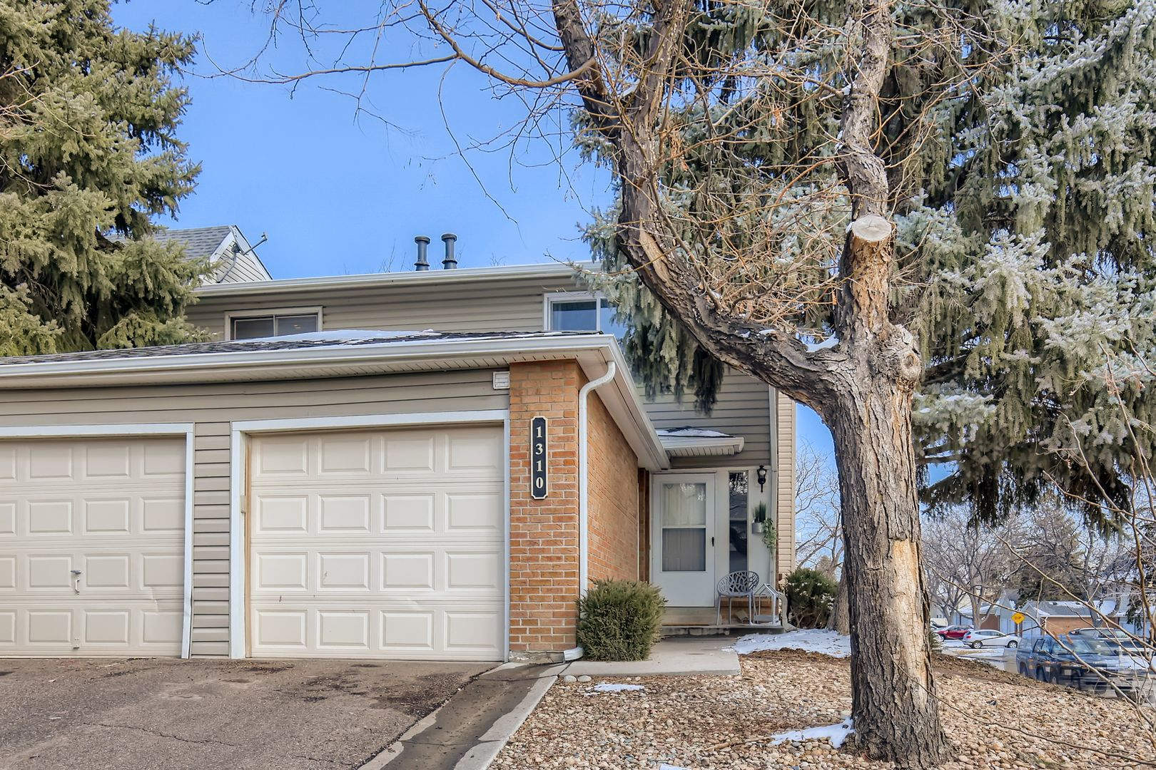 Corner Unit 2 BDR / 2.5 BA Townhome – photo 5