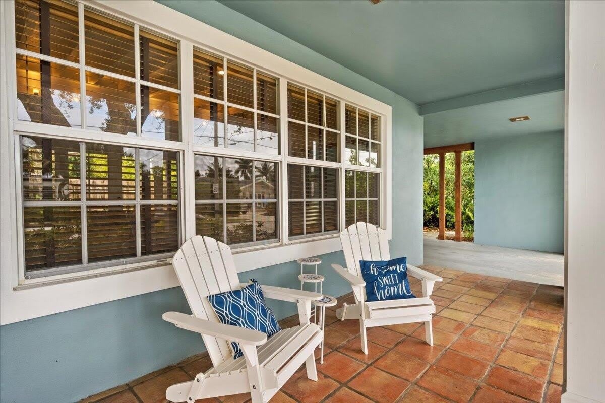 2201 N Lakeside Drive – photo 3