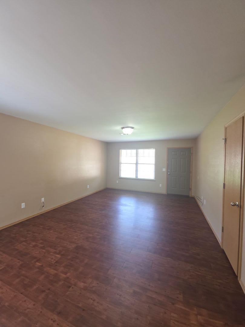 824 W 13Th St – photo 1