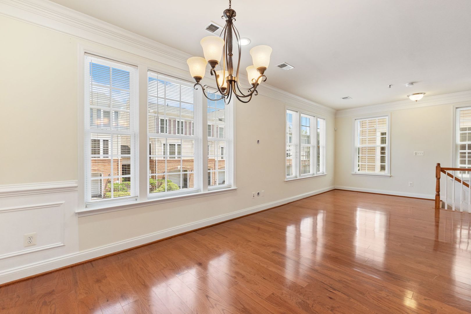 Beautifully Maintained Alexandria Townhome Minutes from Fort Belvoir & Old Town – photo 5
