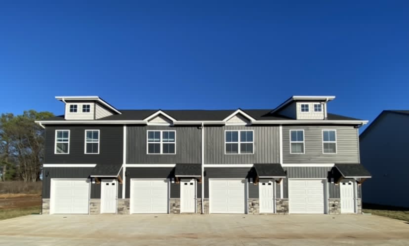 1039 Glenkirk Drive – photo 1