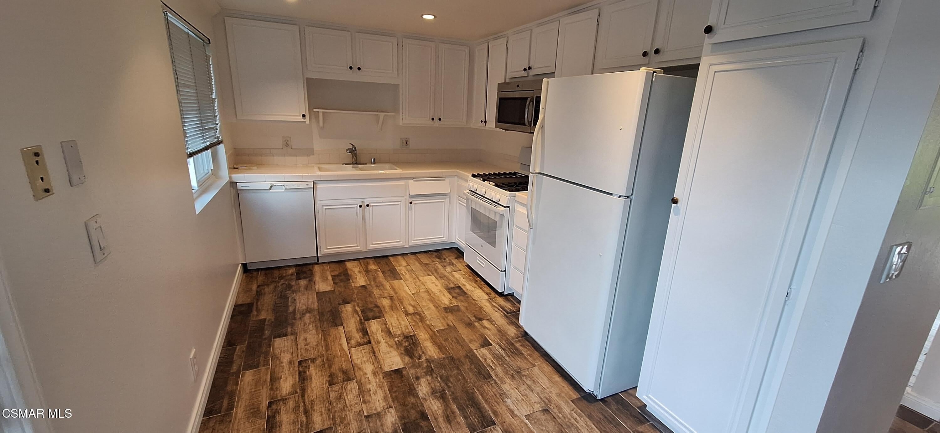 255 Green Moor Place – photo 4