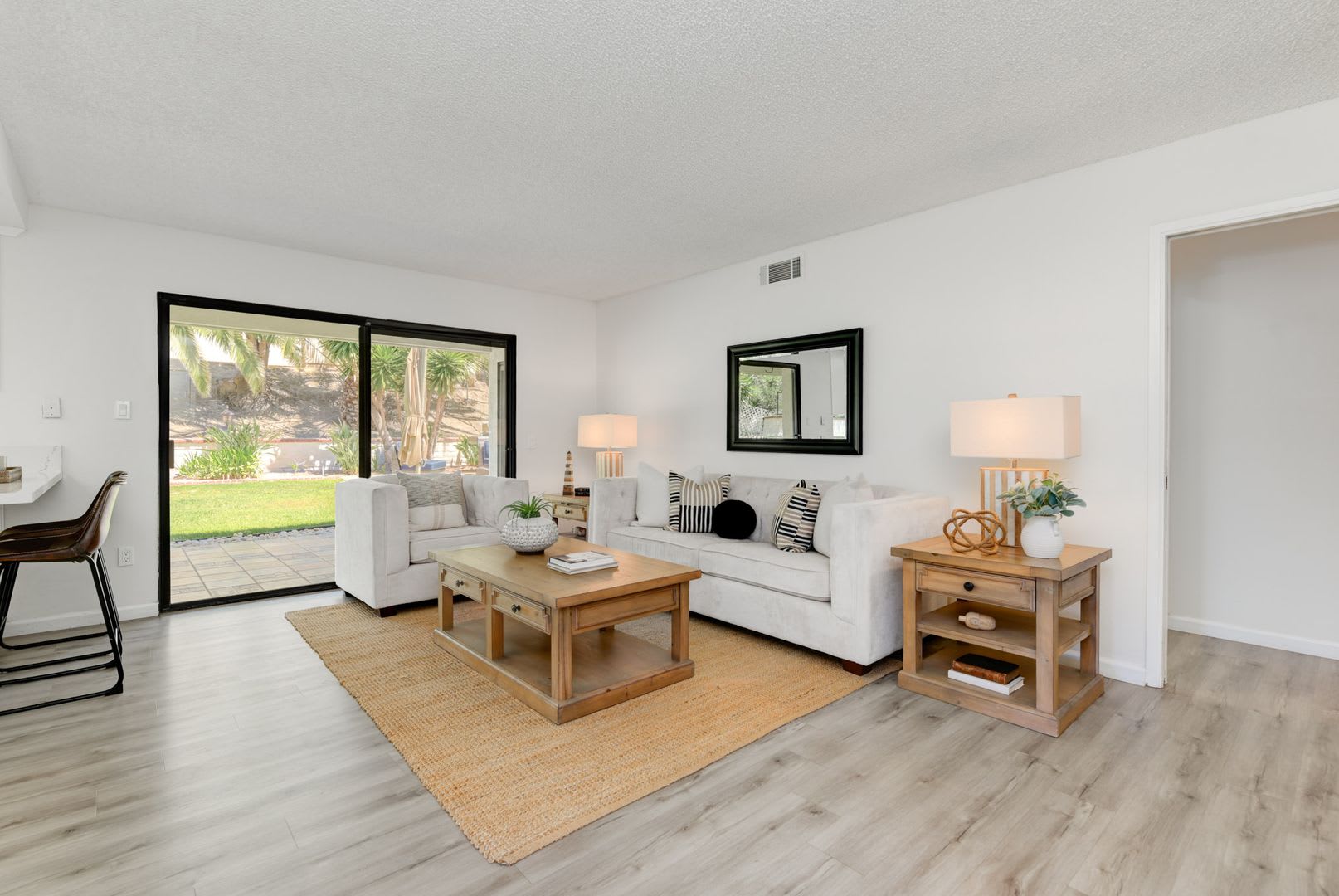 4bd/2ba Single Story Home In Hennie Hills Oceanside! – photo 4