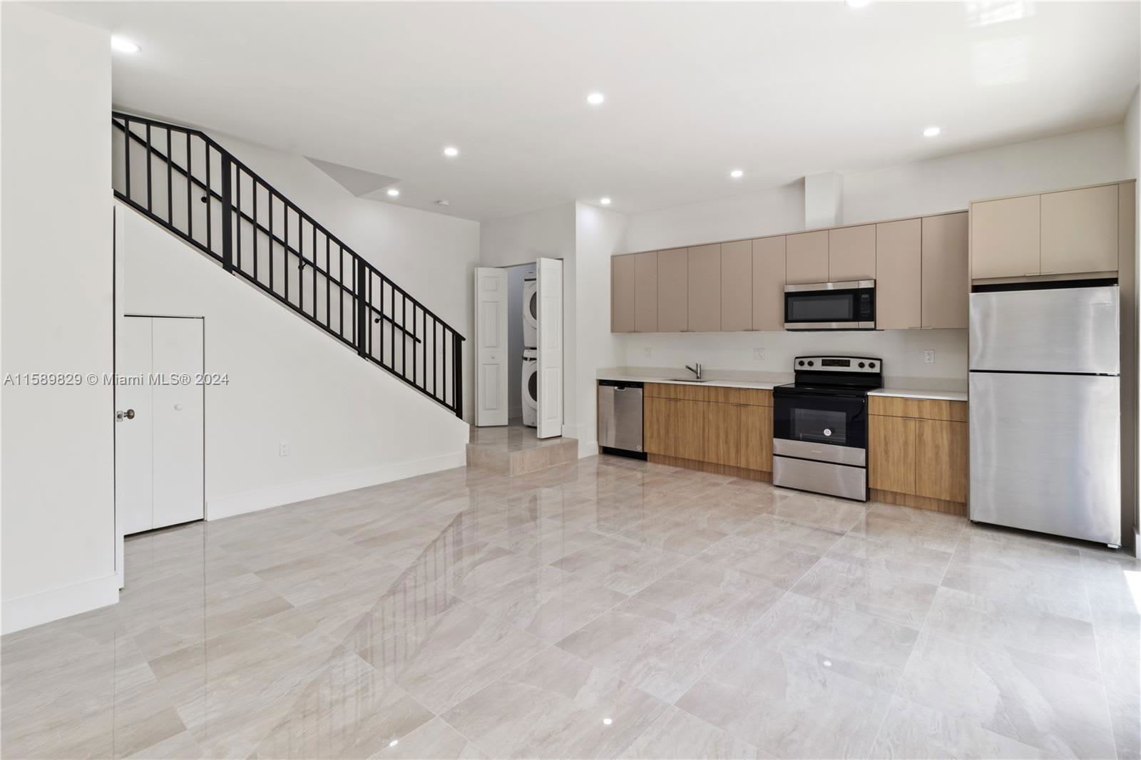 135 Southwest 114th Avenue – photo 3