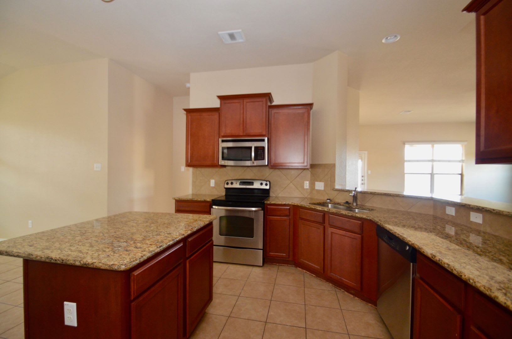 BEAUTIFUL New Home Available NOW! – photo 3