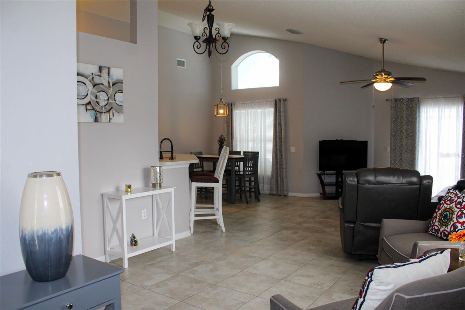 108 GROSVENOR Loop – photo 3