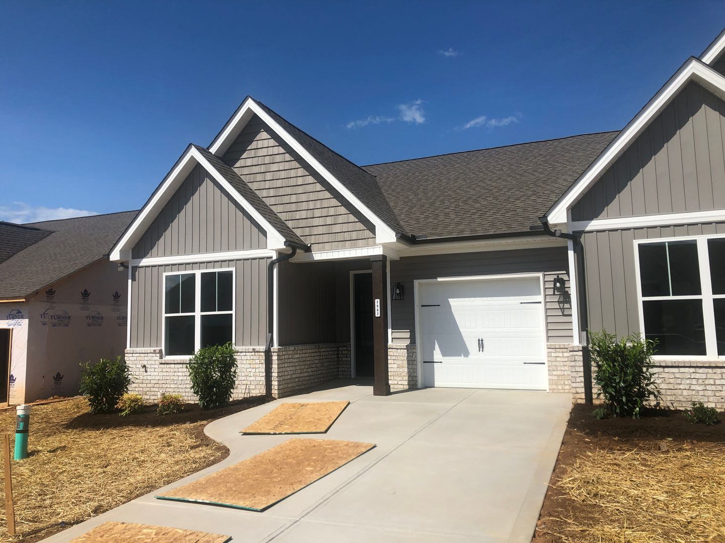 New Build w/ a SPECTACULAR LAYOUT – photo 1