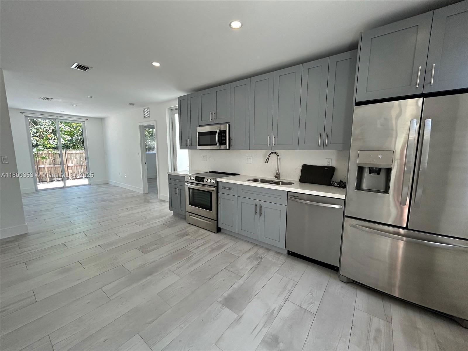3823 Thomas Avenue – photo 3