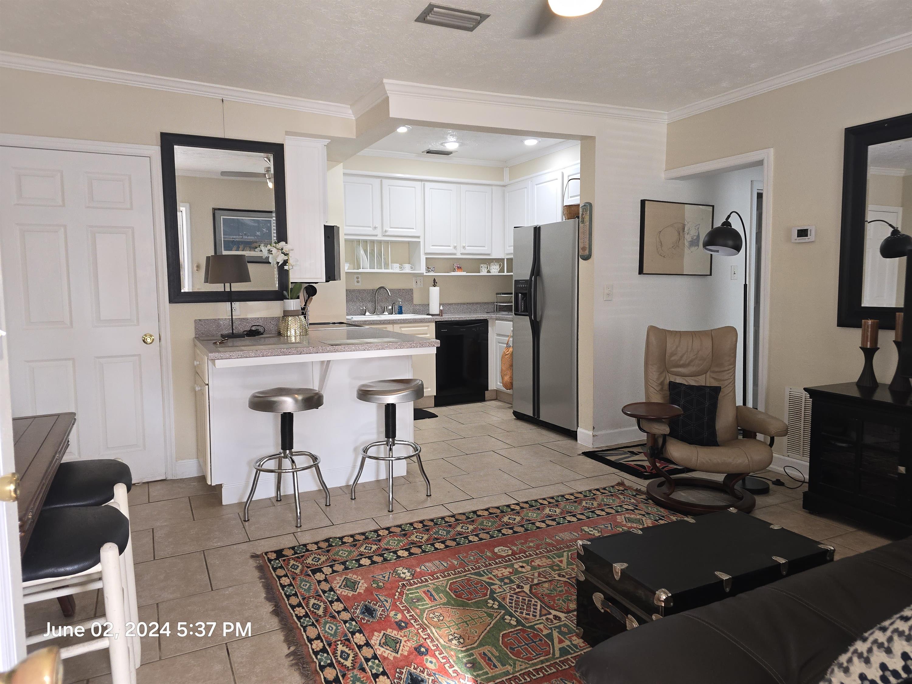1200 Clay Avenue House – photo 3