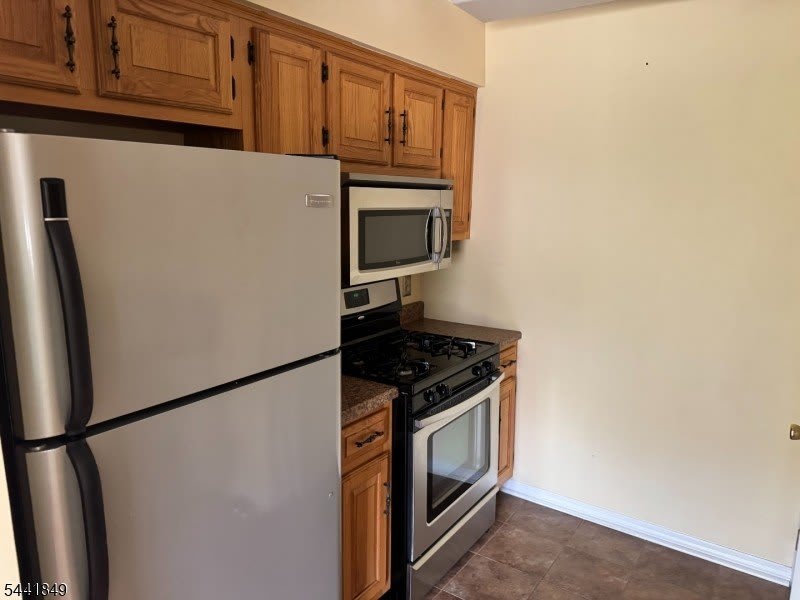 705 Bryant Dr – photo 4