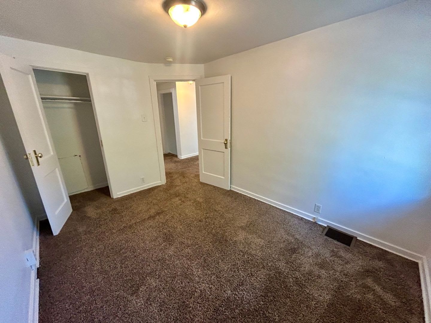 SPACIOUS 3 BEDROOM TOWNHOME – photo 3