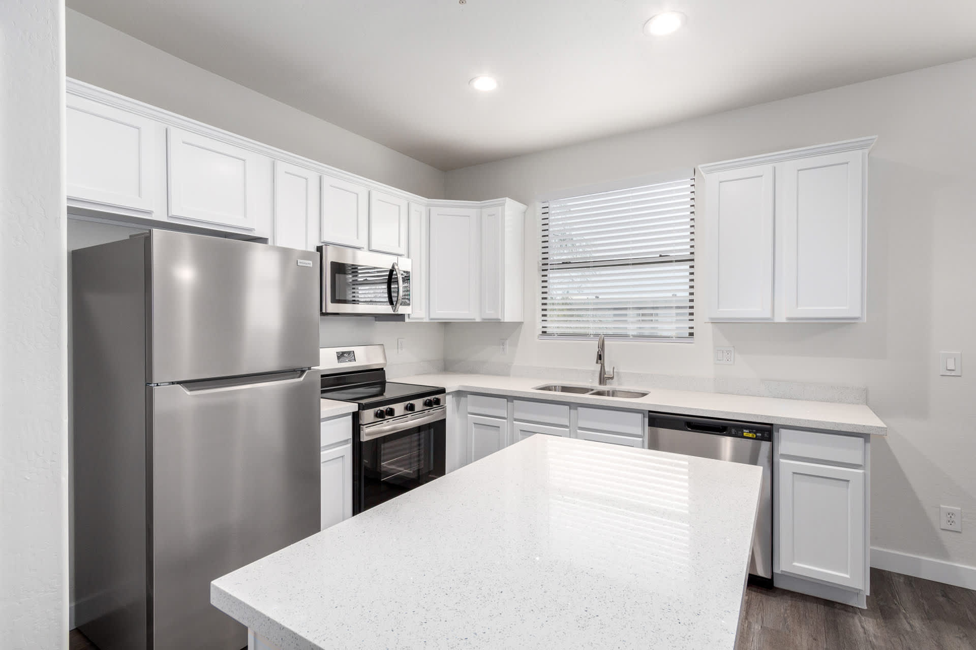 111 W Beth Dr – photo 3