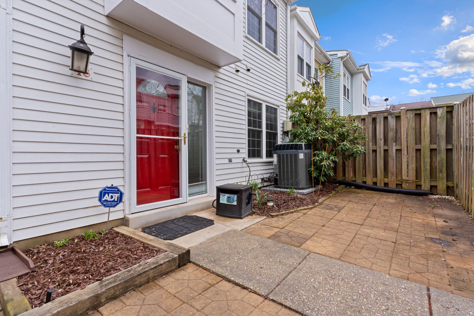 Stunning Silver Spring End Unit Th – photo 4