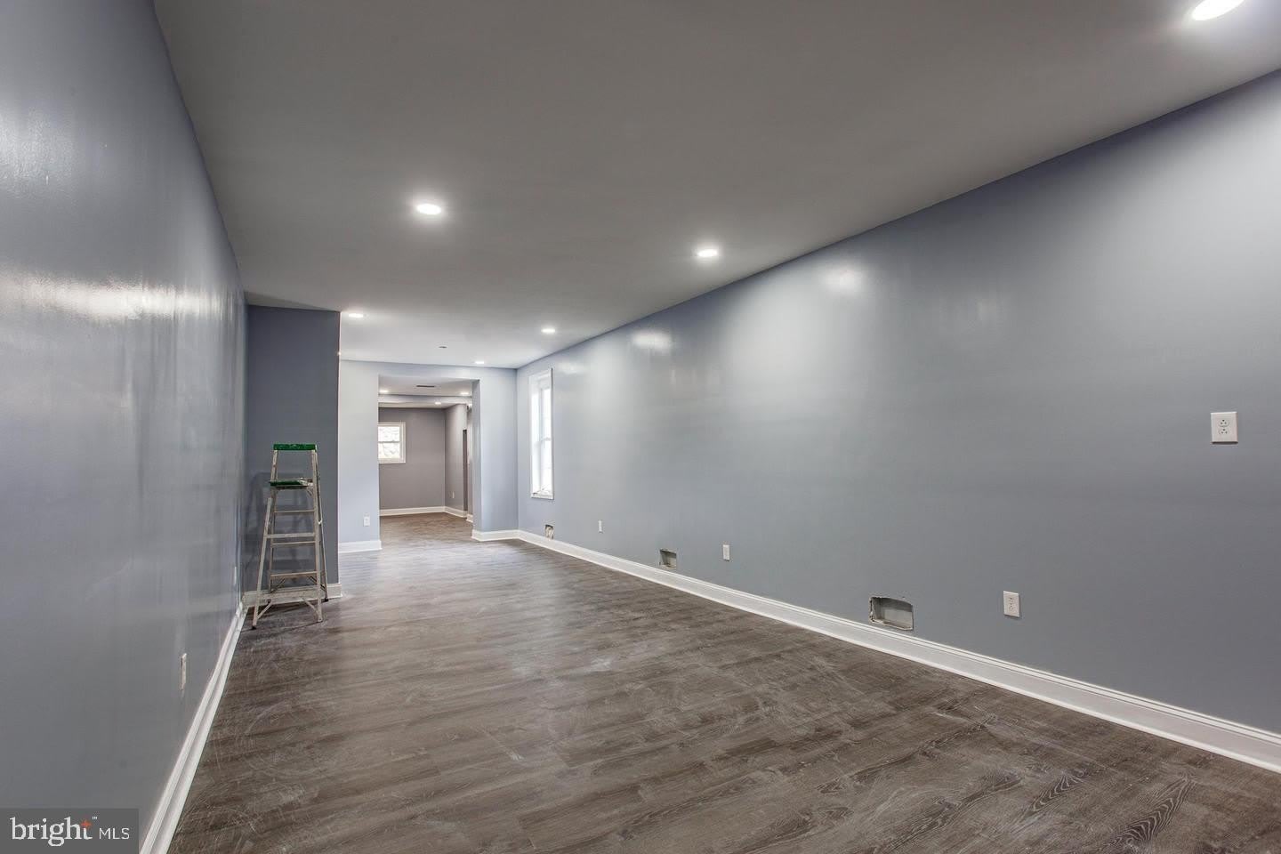 433 W SOMERSET Street – photo 3
