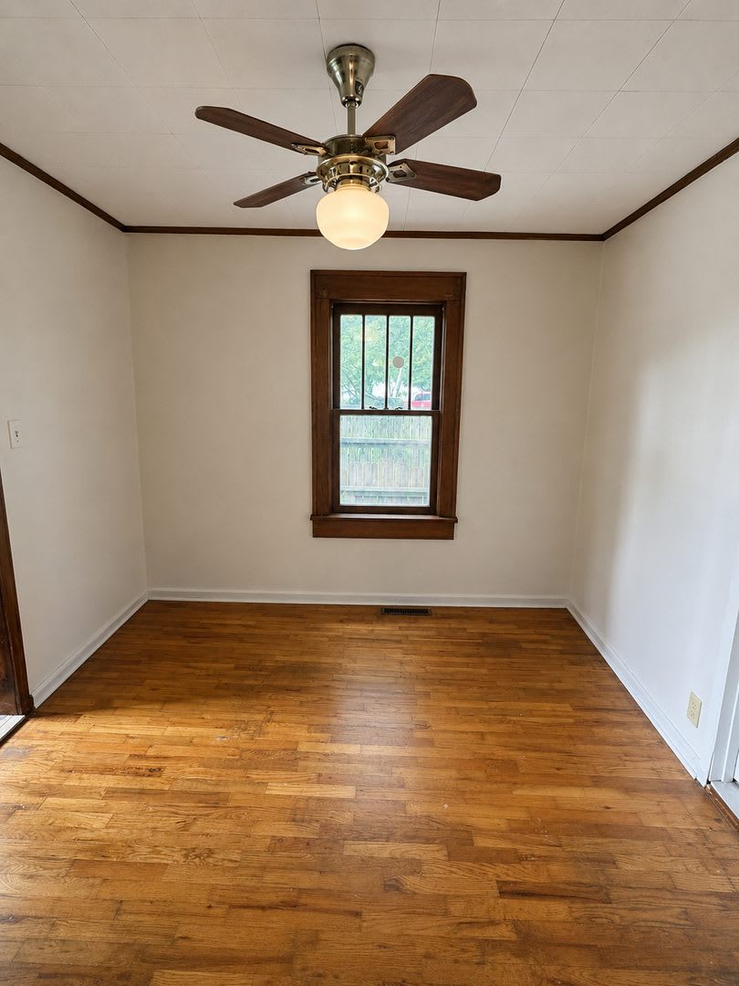 3 Bedroom/ 1.5 Bath Available Now! – photo 4