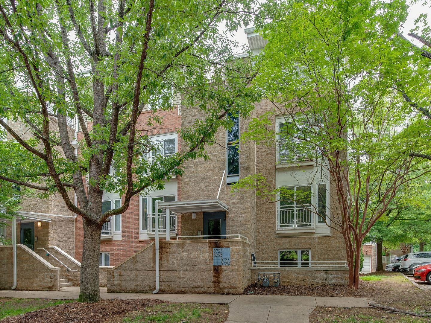 Updated condo in Charlotte's vibrant and fun Arts District, NoDa – photo 1
