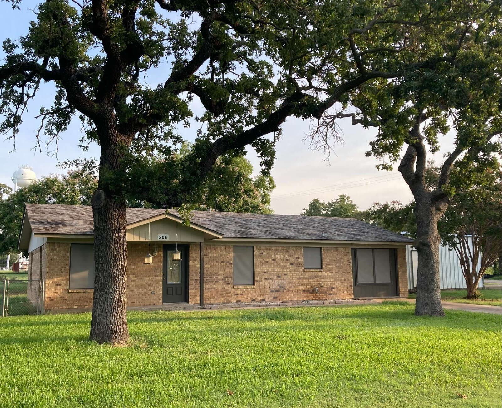 206 E 3rd Street – photo 1