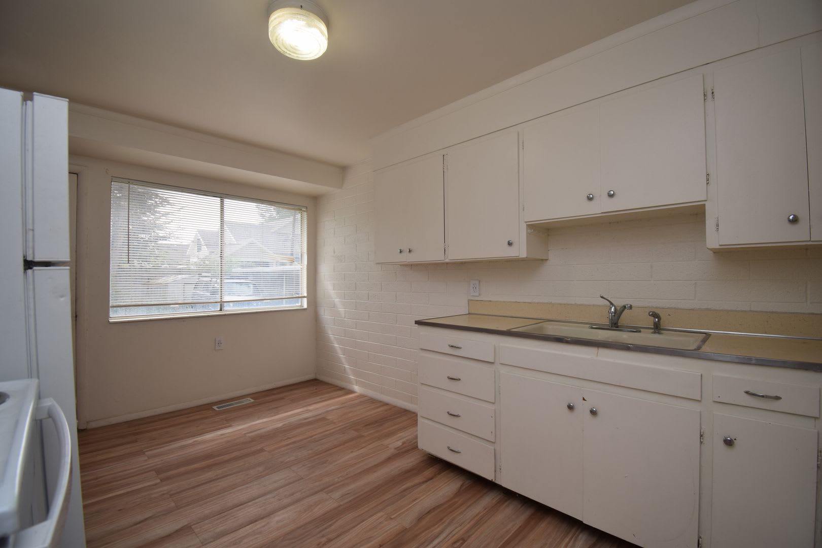 Charming 2 Bed Unit in Peaceful, Quiet Millcreek!! – photo 5