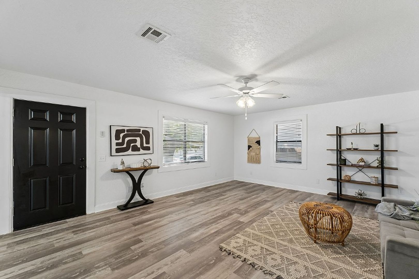 Location Space And Style Come Together In This Beautifully Remodeled Home Located Practically On The University Of Central Oklahoma Campus – photo 4