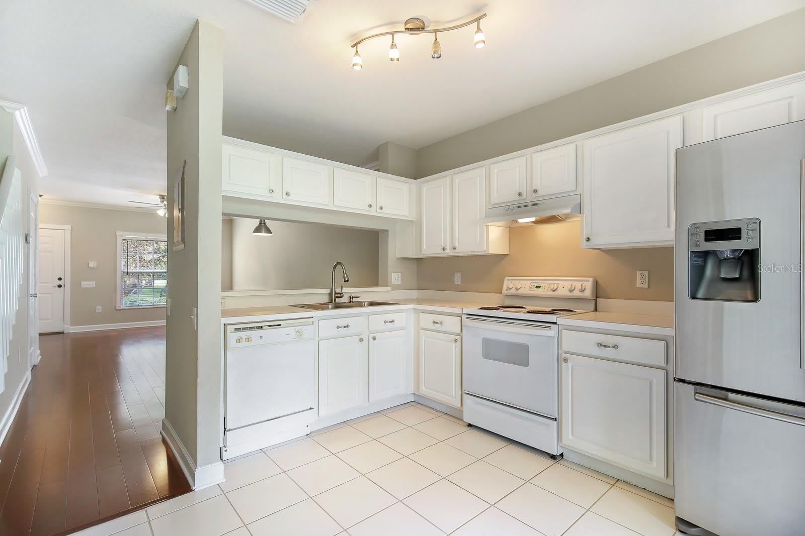 2403 LAKE WOODBERRY Circle – photo 5