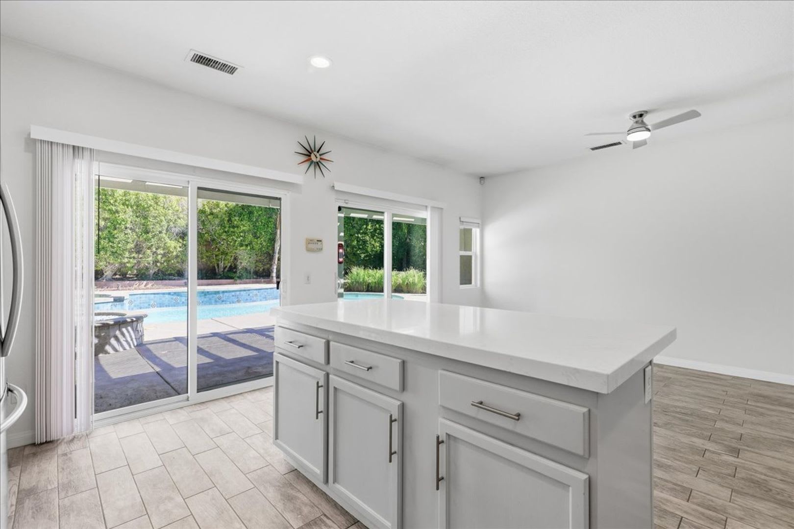 3 Bed / 2 Bath with Spa and Pool! – photo 4