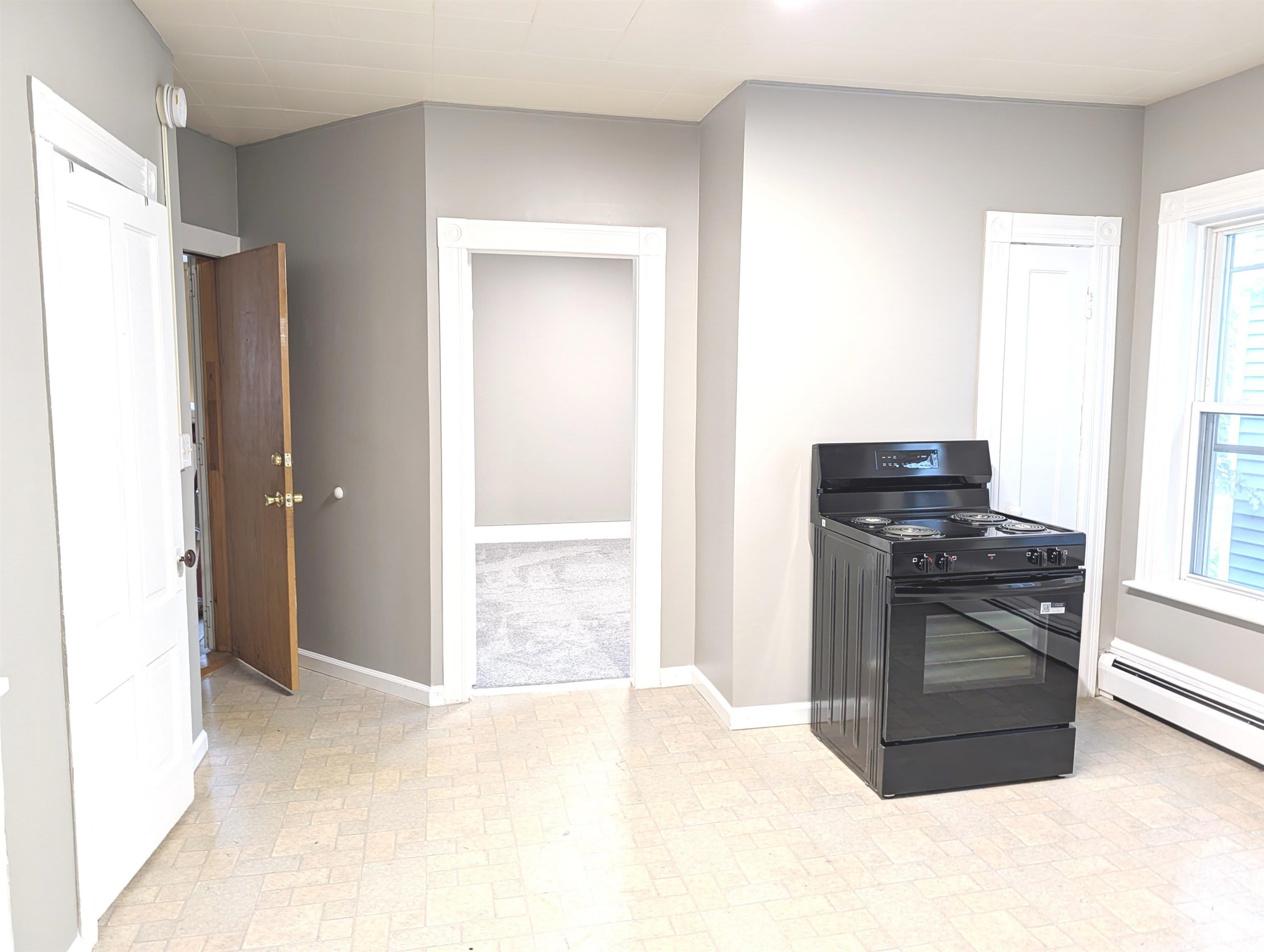 685 Massabesic Street – photo 2