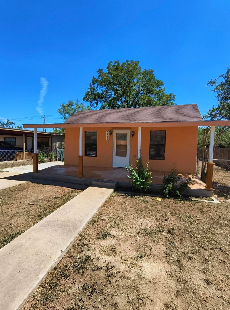 Cozy 2-Bedroom Home with Fenced Backyard. COMING SOON! – photo 1