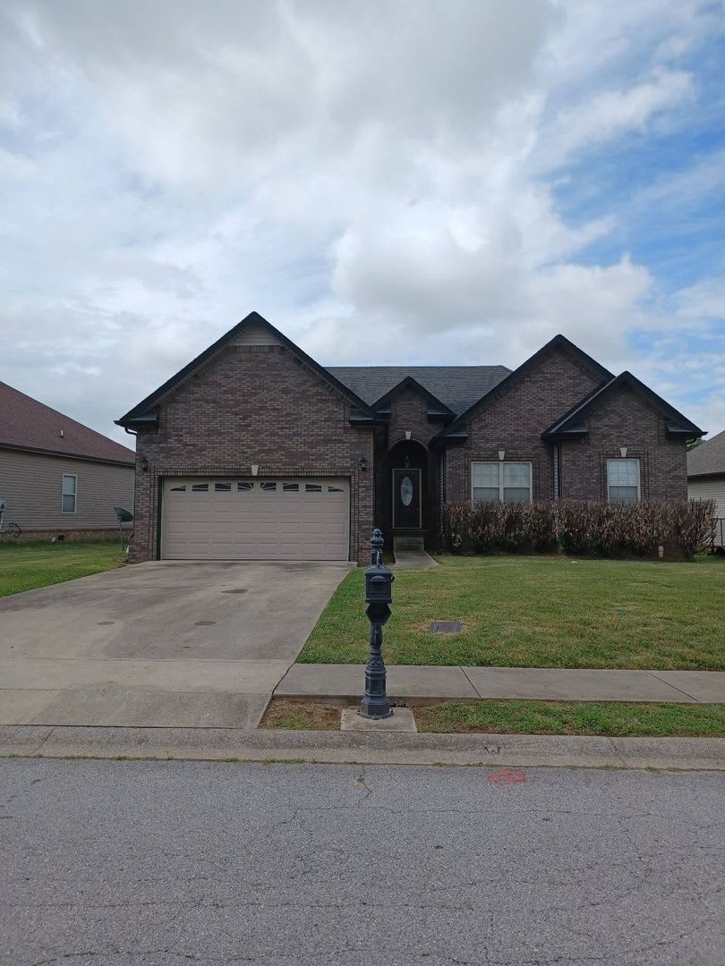 3 Bedroom 2 Bathroom Home!! – photo 3